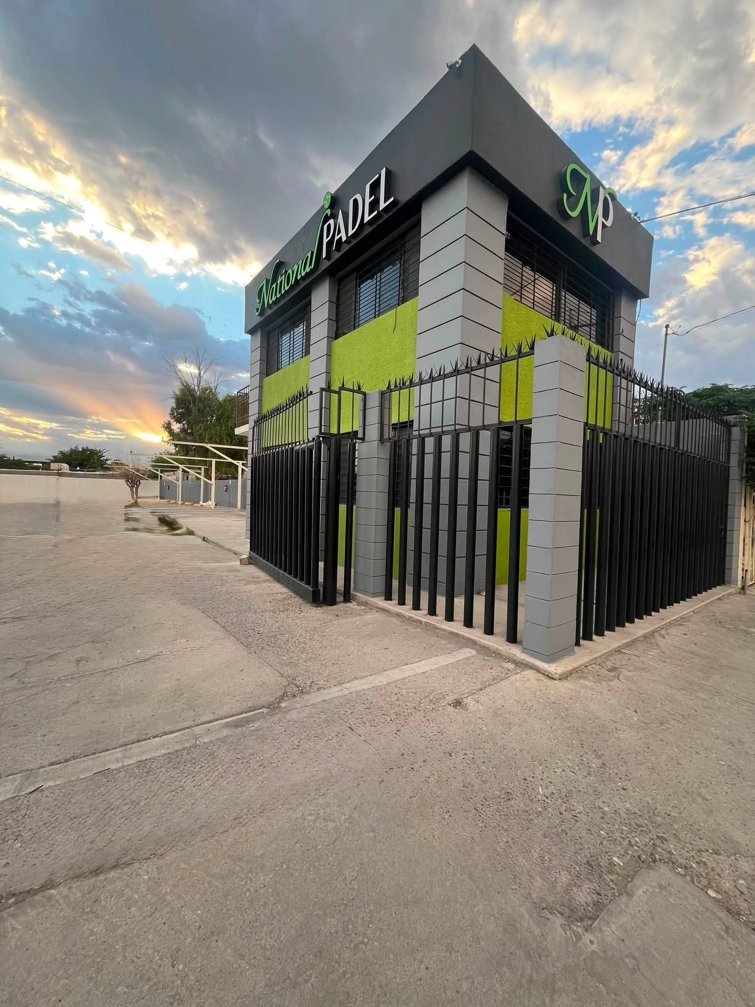 Local comercial en renta sobre Av. Plutarco Elías Calles